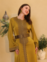 قفطان مغربي فاخر باللون الأخضر الزمردي